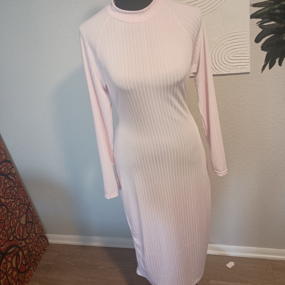 Elegant Pink Ribbed Dress